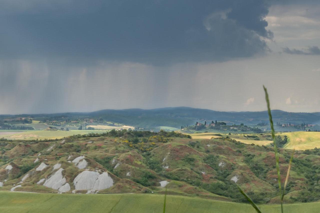 Tuscany Balcony: Crete Senesi Casetta Buitenkant foto