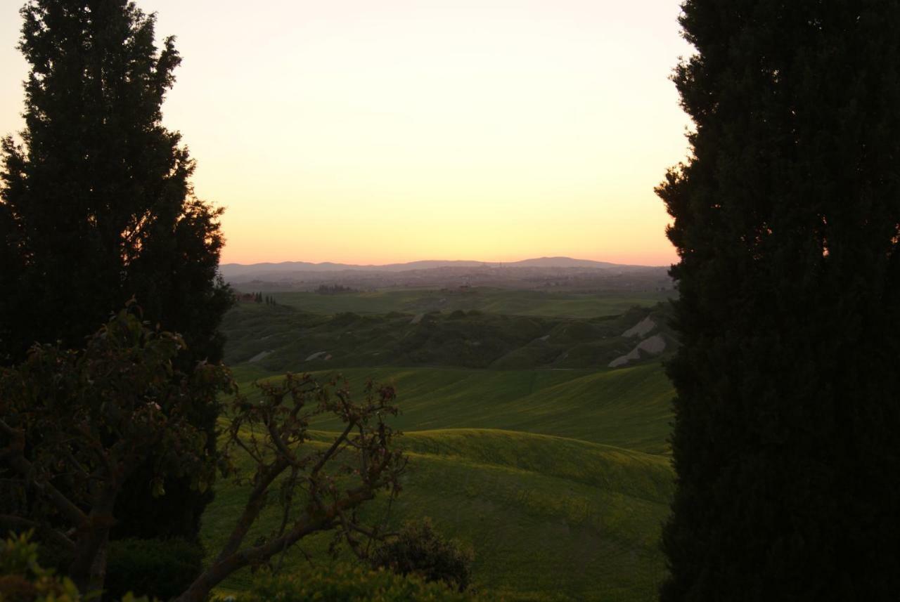Tuscany Balcony: Crete Senesi Casetta Buitenkant foto