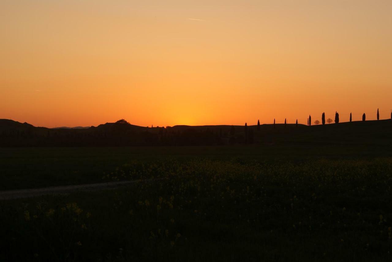 Tuscany Balcony: Crete Senesi Casetta Buitenkant foto