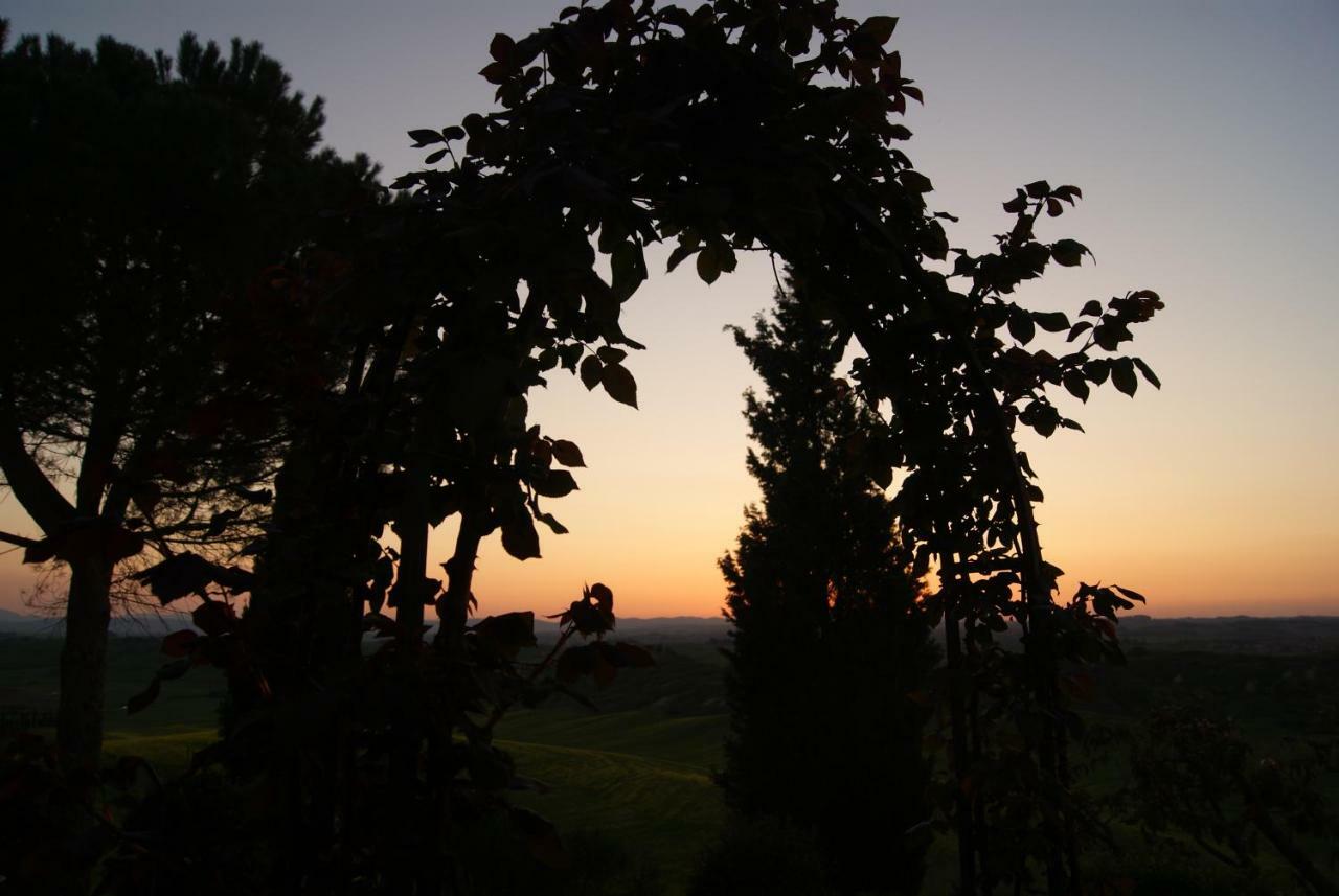 Tuscany Balcony: Crete Senesi Casetta Buitenkant foto